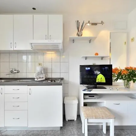 Studio 4 Two Apartment